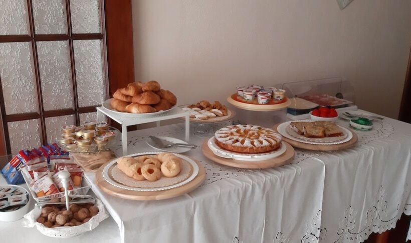 تختخواب و صبحانه Li Muntigeddi