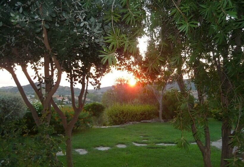 تختخواب و صبحانه Li Muntigeddi