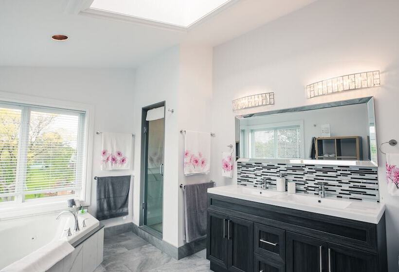 住宿加早餐  Newton Villa