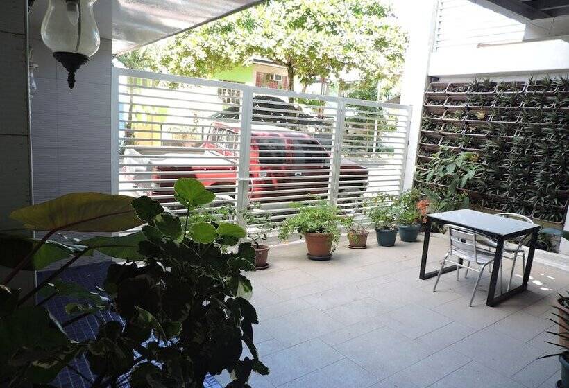 تختخواب و صبحانه Orange Mangrove Pension House