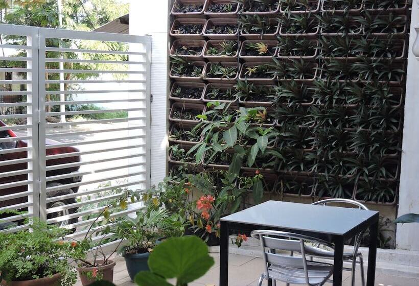 تختخواب و صبحانه Orange Mangrove Pension House