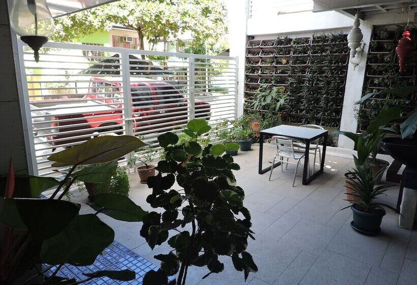 تختخواب و صبحانه Orange Mangrove Pension House