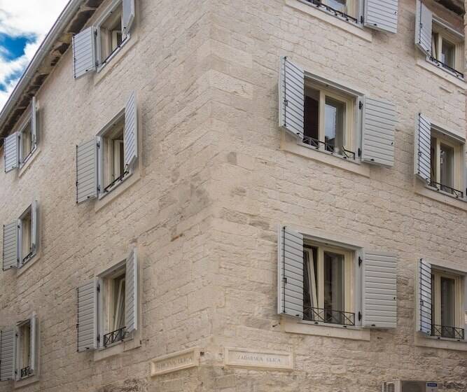 تختخواب و صبحانه Villa Split Heritage