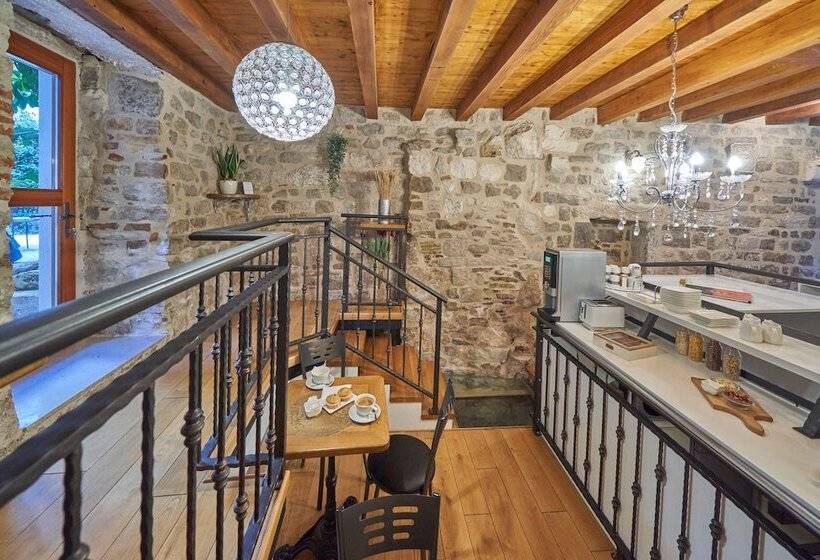 تختخواب و صبحانه Villa Split Heritage