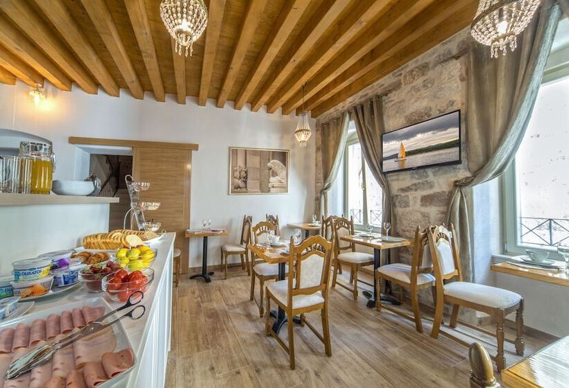 تختخواب و صبحانه Villa Split Heritage