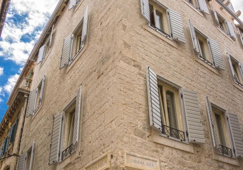 تختخواب و صبحانه Villa Split Heritage