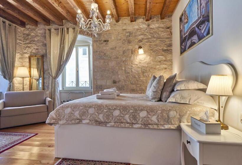 تختخواب و صبحانه Villa Split Heritage