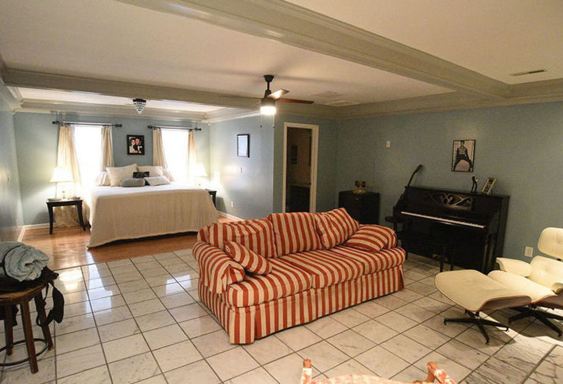 مبيت وإفطار Country Music Luxury Suites