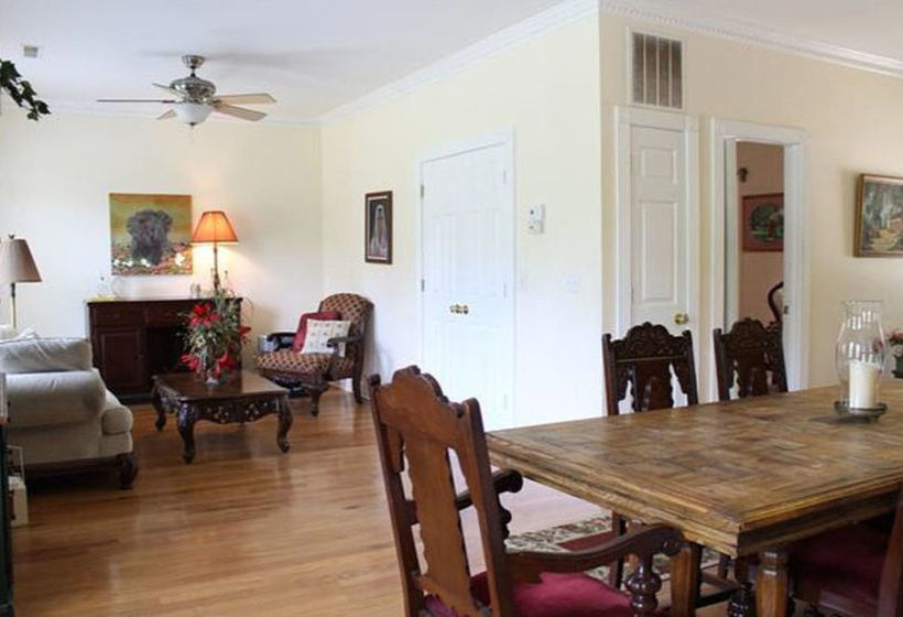 مبيت وإفطار Country Music Luxury Suites