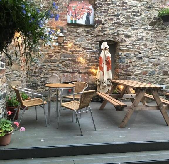 簡易ホテル Kings Arms