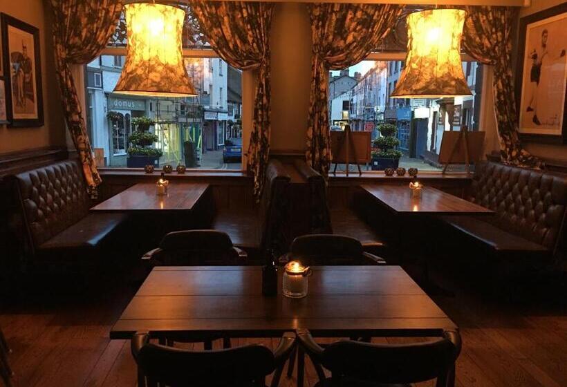 فندق فئة نجمة واحدة Kings Arms