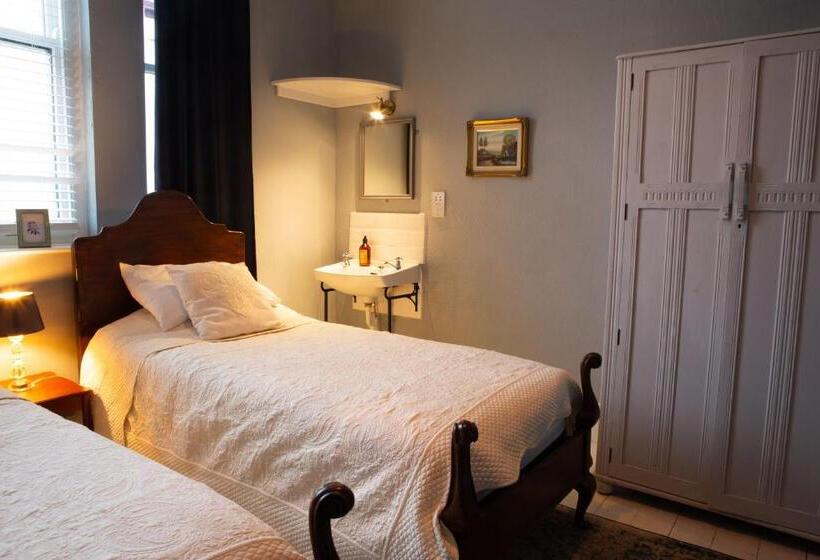 簡易ホテル Kings Arms