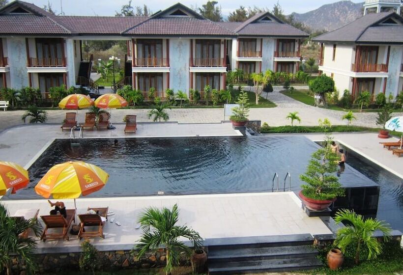 هتل Aniise Villa Resort