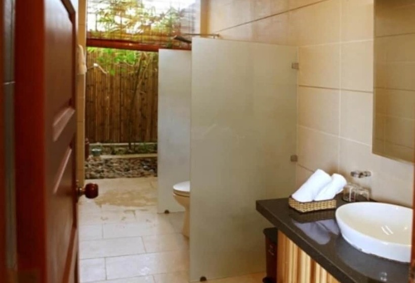 هتل Aniise Villa Resort