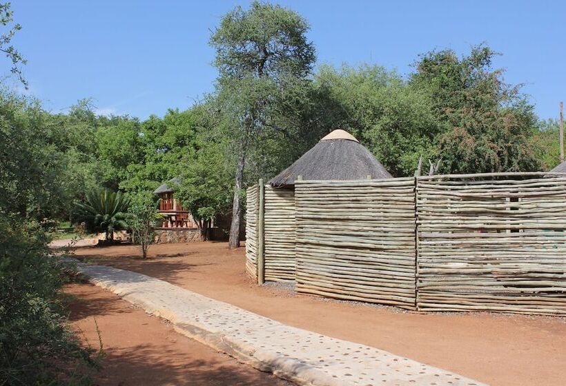 בית מלון כפרי Baluleni Safari Lodge
