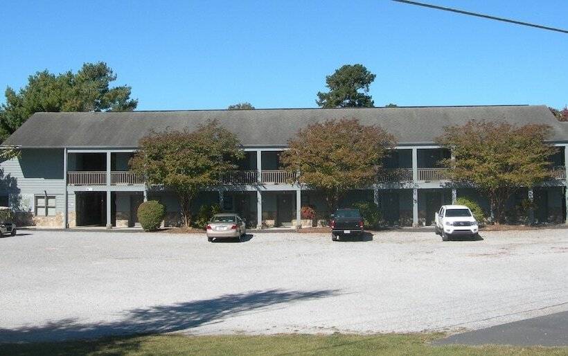 בית מלון כפרי Baneberry Golf And Resort