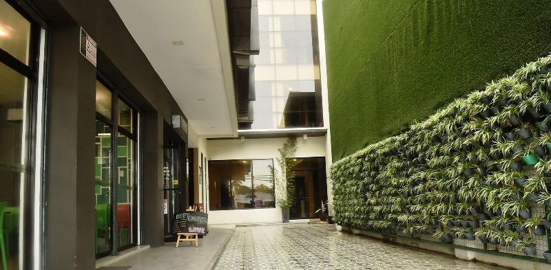 هتل Columbus Plaza