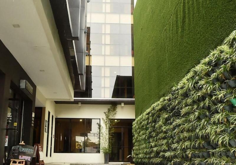 هتل Columbus Plaza