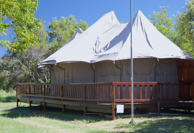 בית מלון כפרי Leeuwenhof Country Lodge & Garden Spa