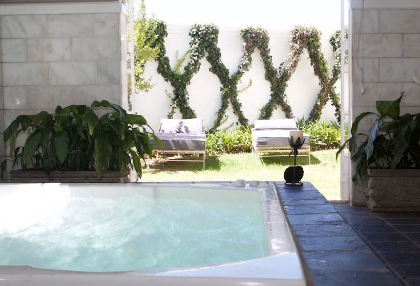 בית מלון כפרי Leeuwenhof Country Lodge & Garden Spa