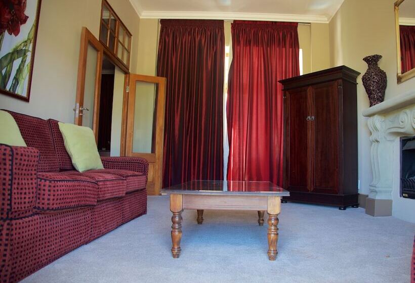 בית מלון כפרי Leeuwenhof Country Lodge & Garden Spa