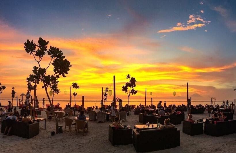 هتل Pinkcoco Gili Trawangan   Constant Surprises   For Cool Adults Only