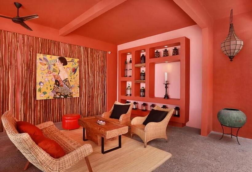 هتل Pinkcoco Gili Trawangan   Constant Surprises   For Cool Adults Only