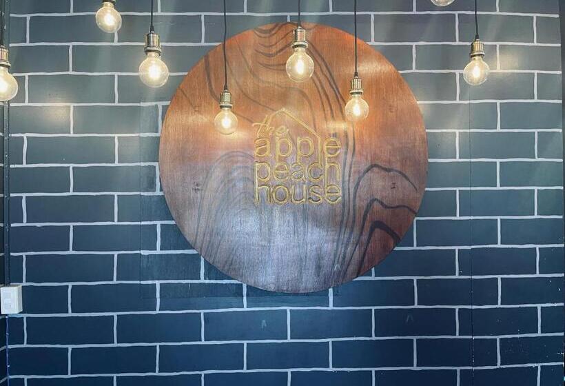 هتل The Apple Peach House