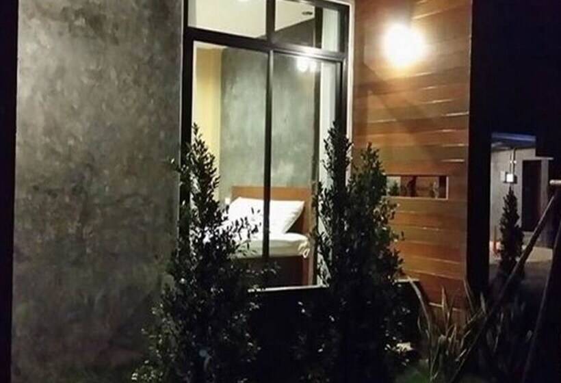 בית מלון כפרי The Infinite Resort Nakhon Sawan