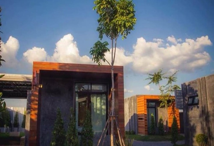 בית מלון כפרי The Infinite Resort Nakhon Sawan