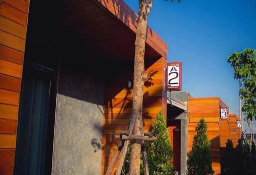 בית מלון כפרי The Infinite Resort Nakhon Sawan