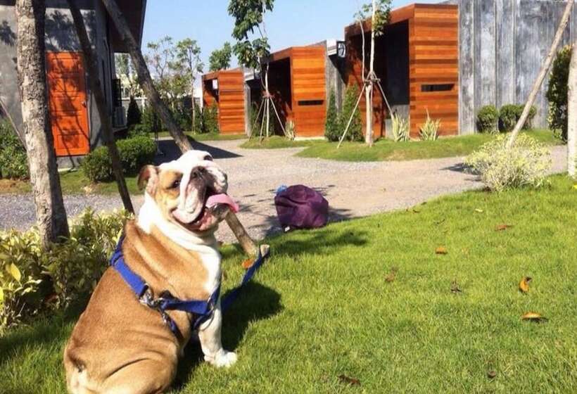 בית מלון כפרי The Infinite Resort Nakhon Sawan