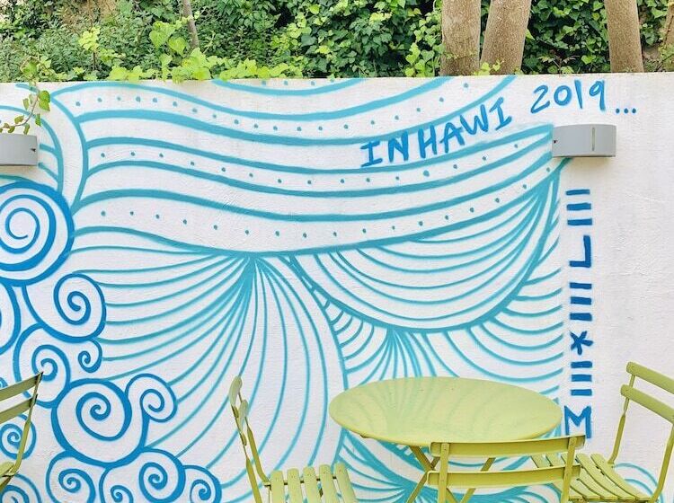 Follow The Sun Boutique Hostel