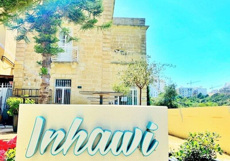 Follow The Sun Boutique Hostel