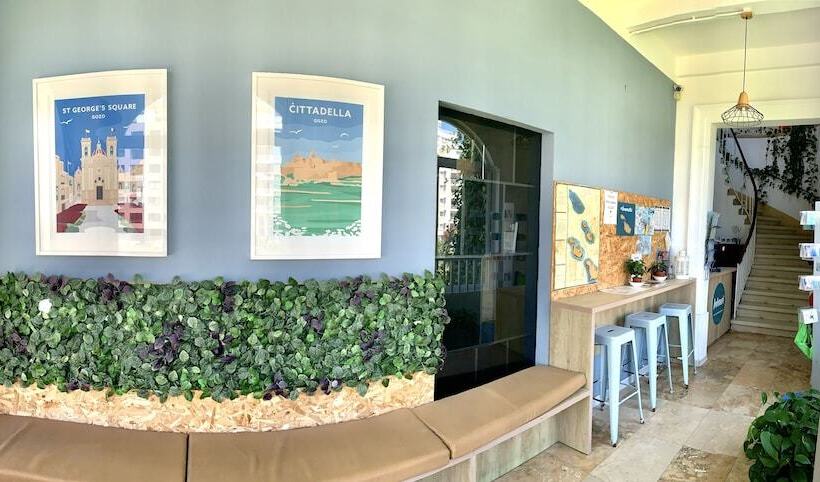 Follow The Sun Boutique Hostel