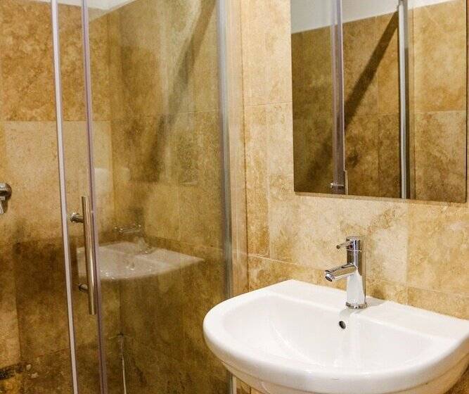 Follow The Sun Boutique Hostel