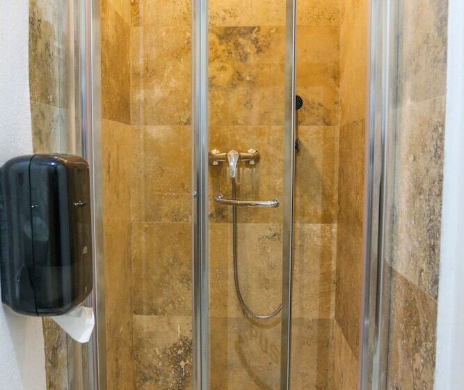 Follow The Sun Boutique Hostel