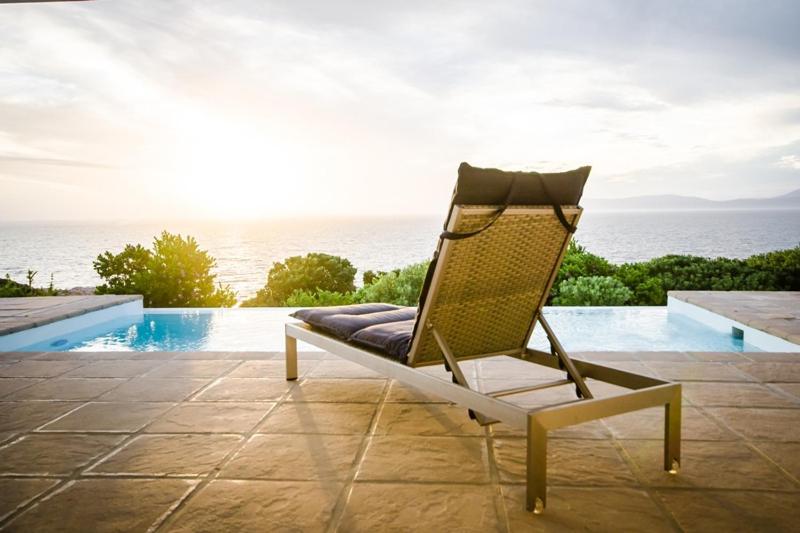 La Petite Baleine Oceanfront Luxury Villa