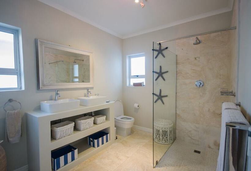 La Petite Baleine Oceanfront Luxury Villa