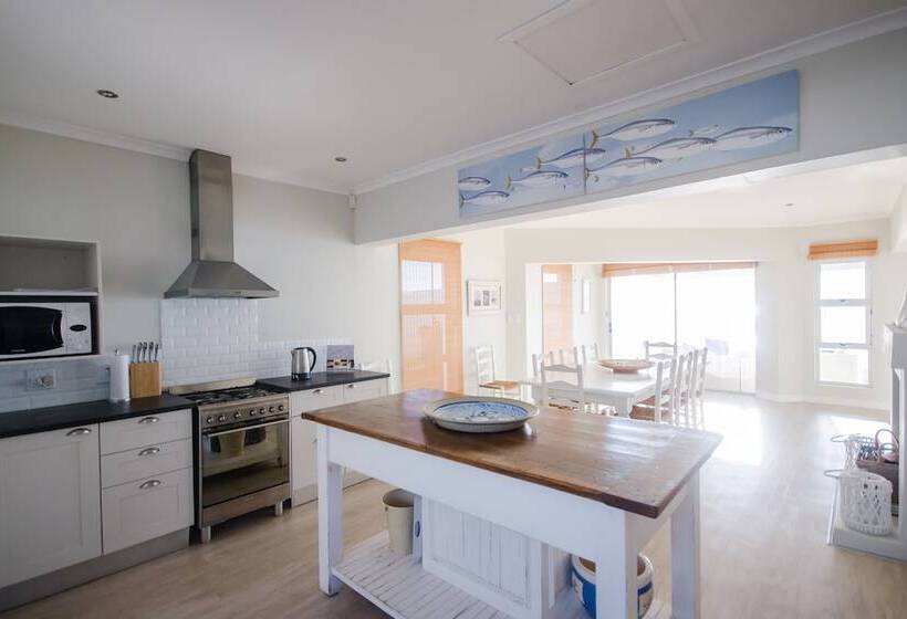 La Petite Baleine Oceanfront Luxury Villa