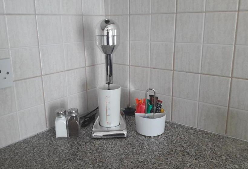 Pari Holiday Apartments