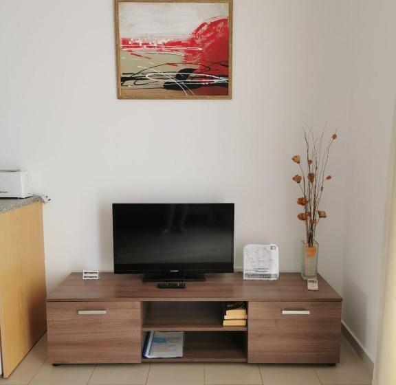 Pari Holiday Apartments