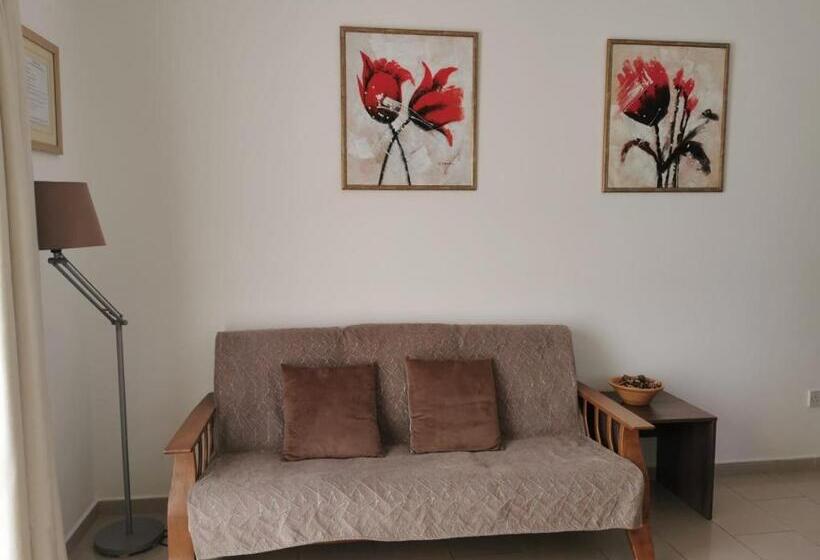 Pari Holiday Apartments