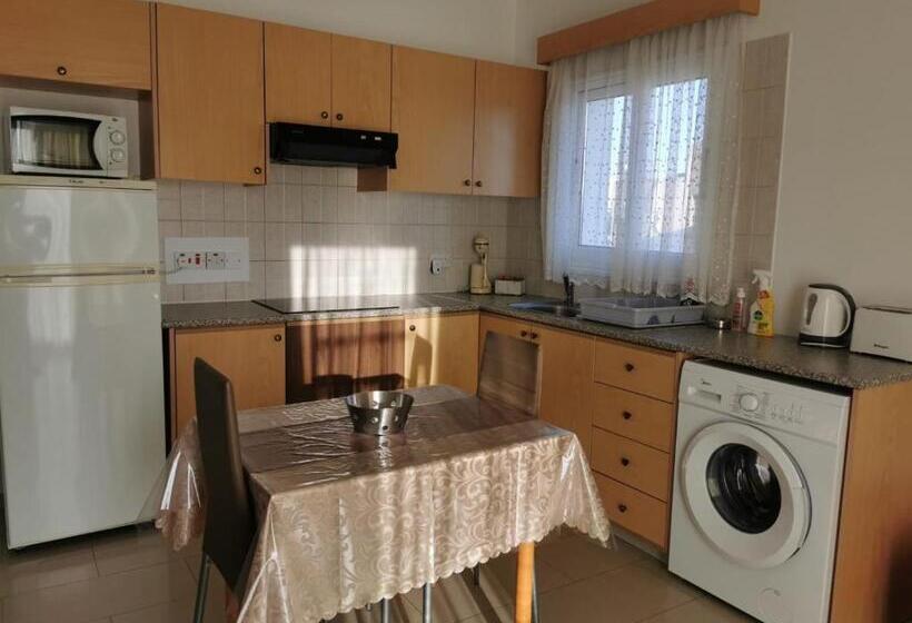 Pari Holiday Apartments