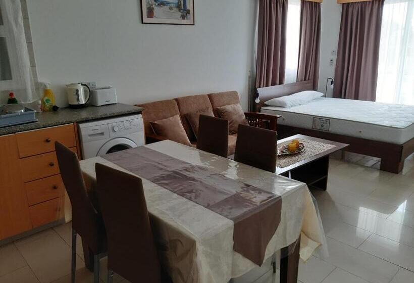 Pari Holiday Apartments
