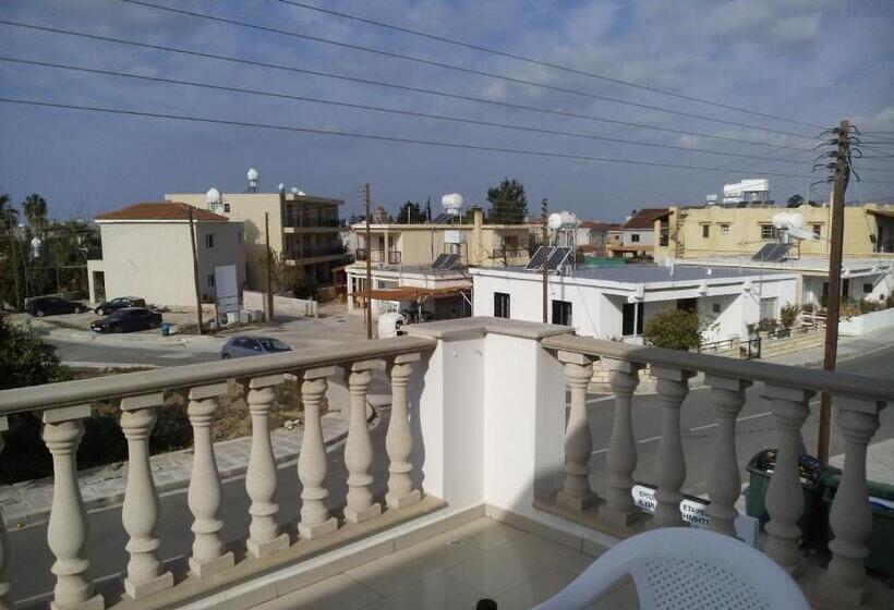 Pari Holiday Apartments