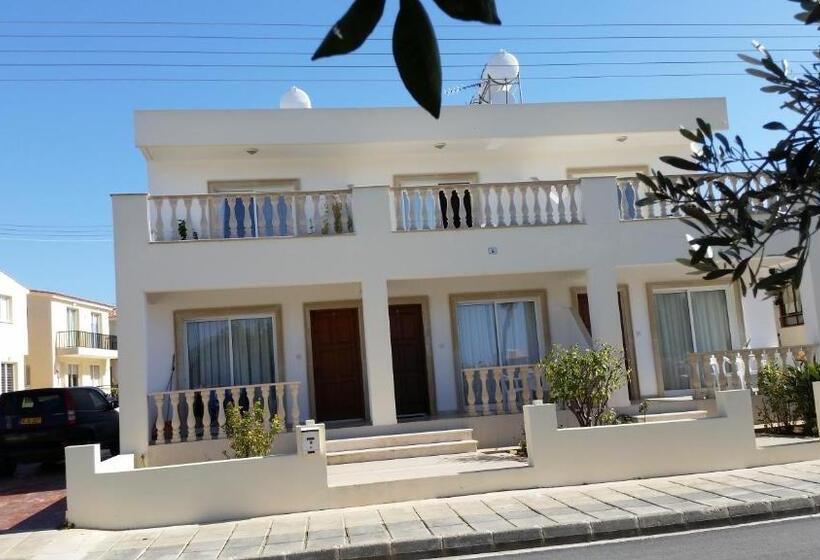 Pari Holiday Apartments