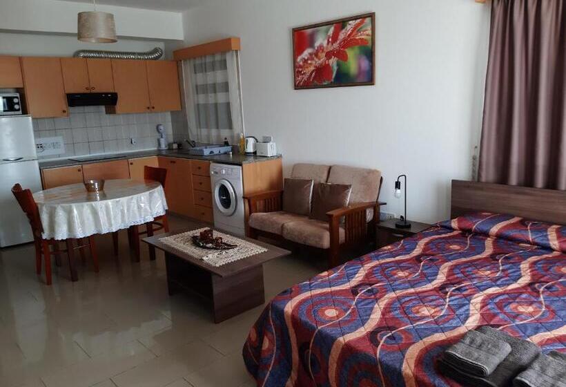 Pari Holiday Apartments
