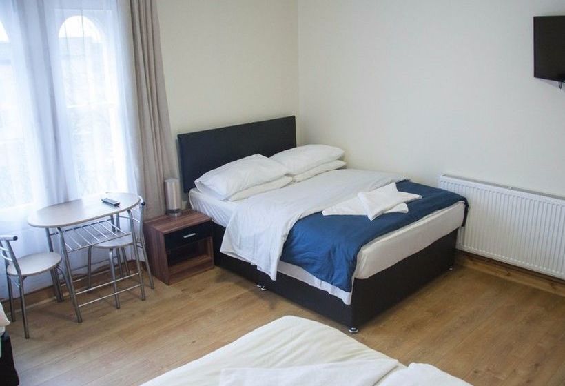 פנסיון Cherwell Guest House