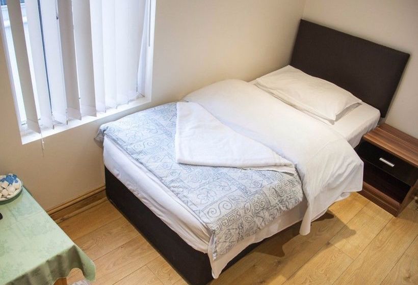 פנסיון Cherwell Guest House